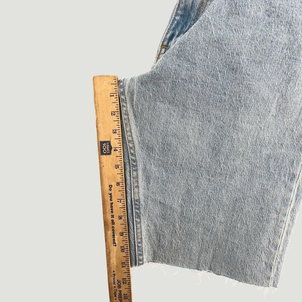 Vintage Levi’s 505 Cut Off Denim Shorts Light Wash W34 Y2K